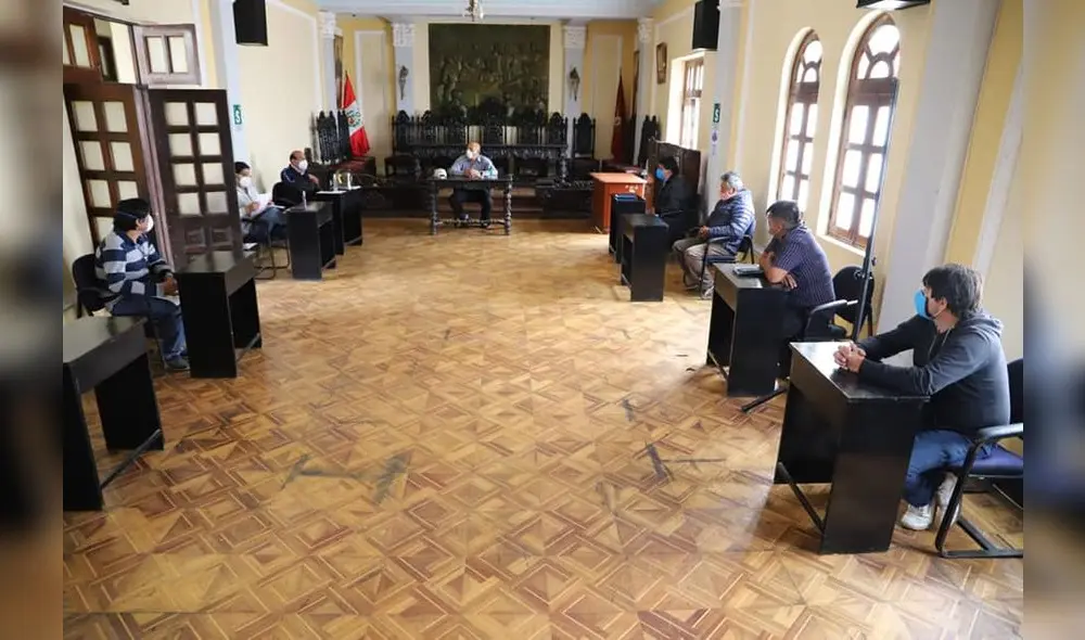 Reunión con representantes de empresas de transporte se dio en la sede municipal. Reunión con representantes de empresas de transporte se dio en la sede municipal.