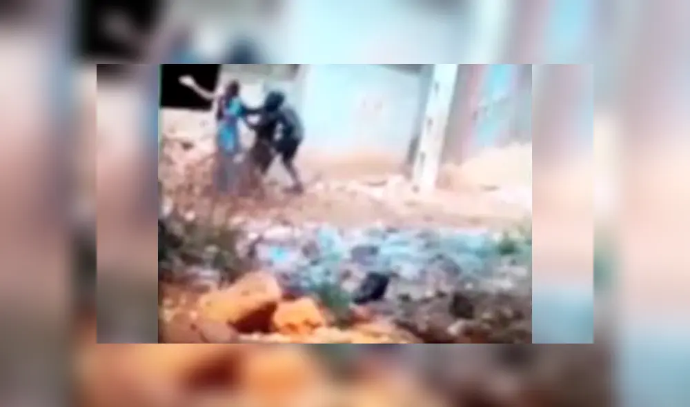 Policía usa a mujer como escudo humano para protegerse de manifestantes [VIDEO]