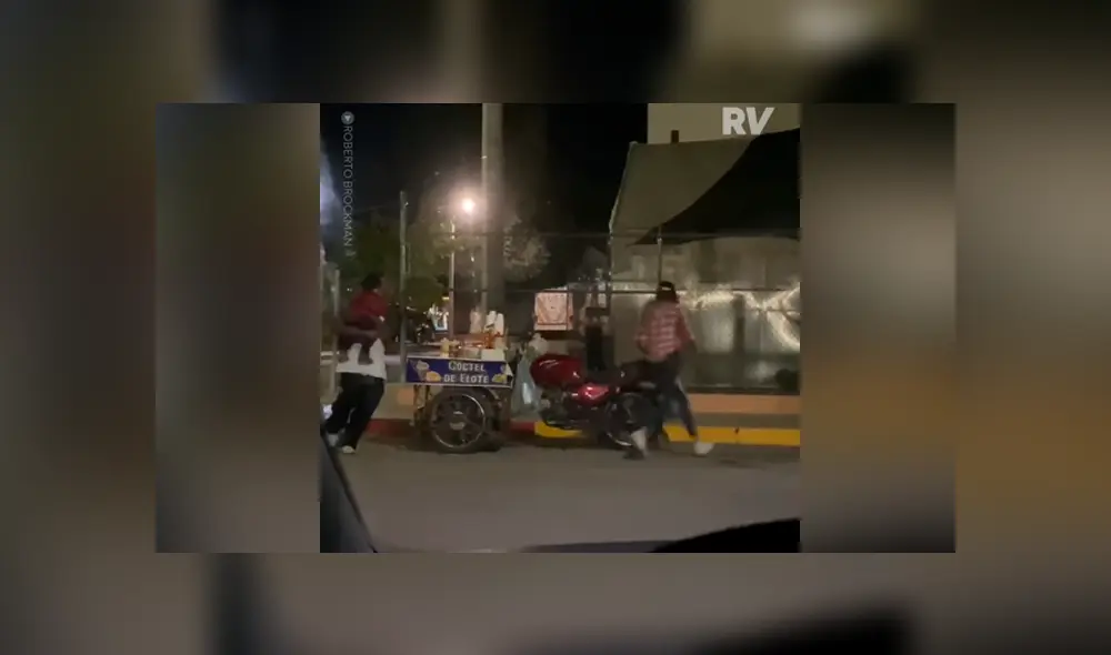 Desliza las imágenes para ver la emotiva escena que protagonizó esta pareja de vendedores ambulantes. Foto: Captura/RecreoViral