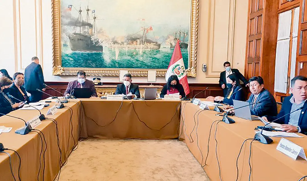 El dato. A la carrera, sin considerar los fallos del TC ni tomar en cuenta las opiniones técnicas de la Sunedu y el CNE, la Comisión de Educación dio un golpe contra la reforma universitaria. Foto: difusión