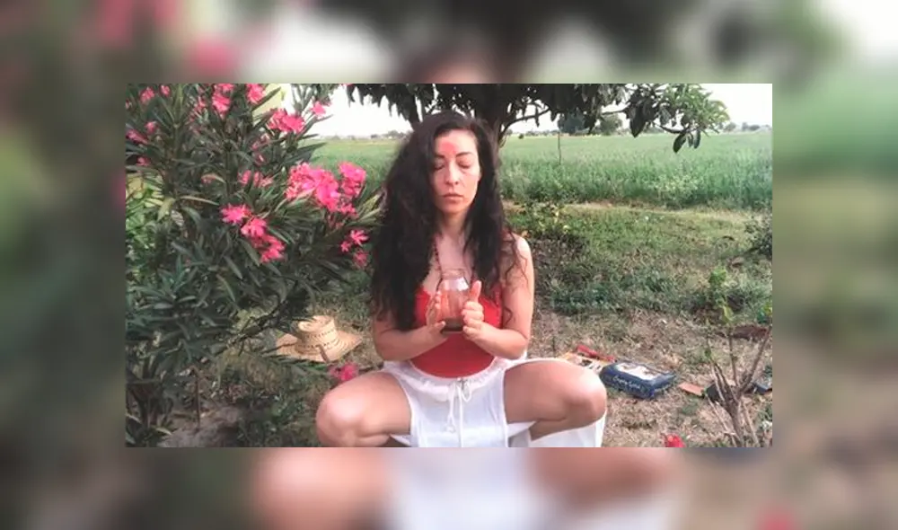 Mary Miranda, de 36 años, reconoce que el tratamiento facial con su sangre menstrual le deja su piel “brillante”. Foto: Mirror Mary Miranda, de 36 años, reconoce que el tratamiento facial con su sangre menstrual le deja su piel “brillante”. Foto: Mirror