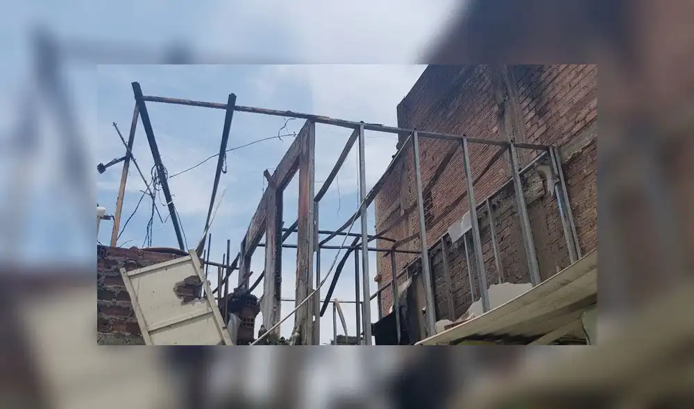 Bomberos demoraron 30 minutos en apagar las llamas.