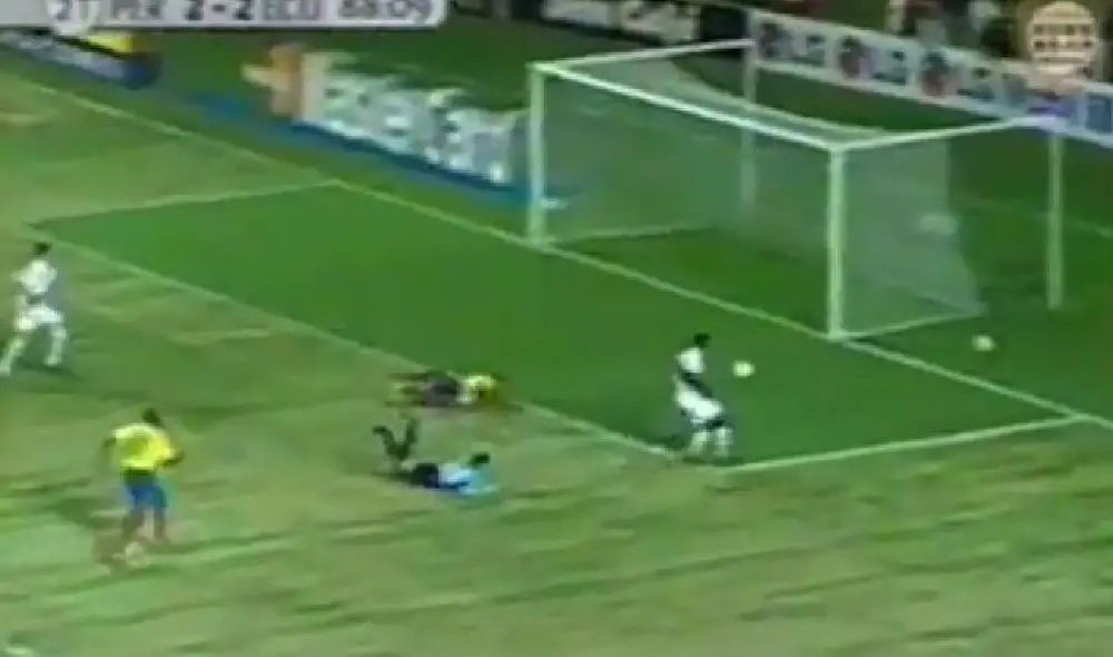 Andrés Mendoza tuvo para colocar el tercer tanto pero falló ante la portería. Foto: Captura Andrés Mendoza tuvo para colocar el tercer tanto pero falló ante la portería. Foto: Captura