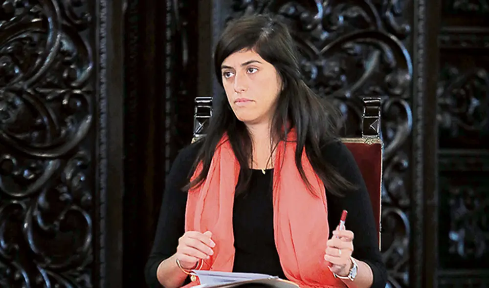 En suspenso. Hoy el Congreso define la permanencia de la ministra Alva. Foto: Jorge Cerdán En suspenso. Hoy el Congreso define la permanencia de la ministra Alva. Foto: Jorge Cerdán