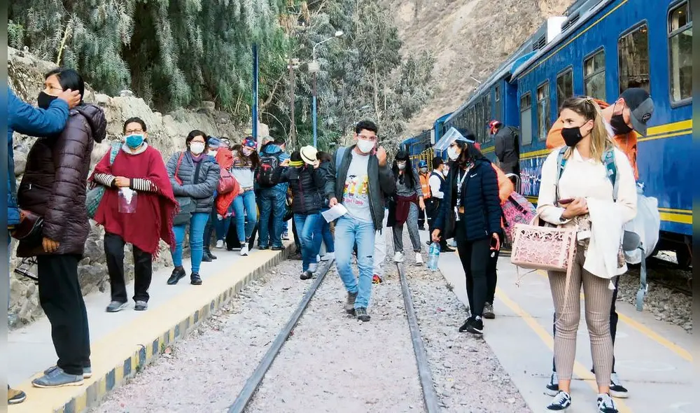 visitantes . El 80% de la población depende del turismo. visitantes . El 80% de la población depende del turismo.