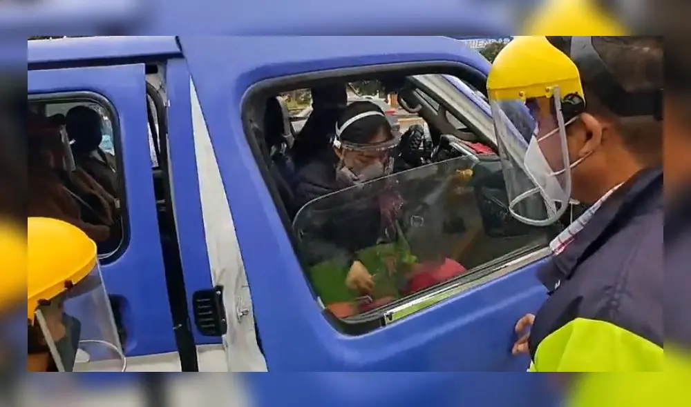 Combis fueron intervenidas por llevar pasajeros en la parte de adelante. Combis fueron intervenidas por llevar pasajeros en la parte de adelante.