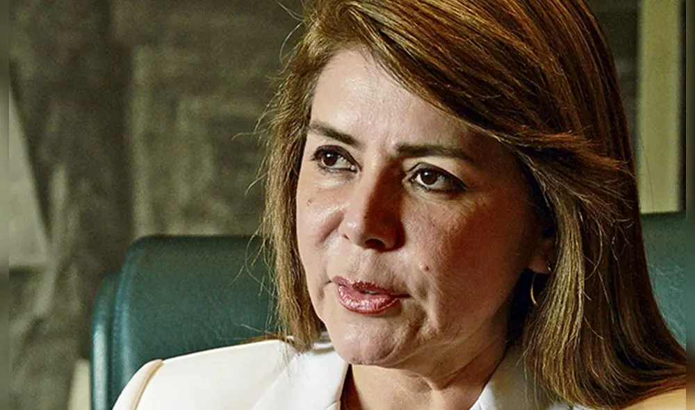 Vizcarra anuncia que Elizabeth Hinostroza dejará de ser ministra de Salud Vizcarra anuncia que Elizabeth Hinostroza dejará de ser ministra de Salud