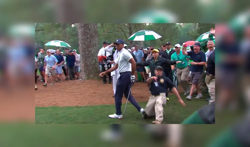 Tiger Woods cerca de sufrir dolorosa lesión por terrible blooper de miembro de seguridad [VIDEO]