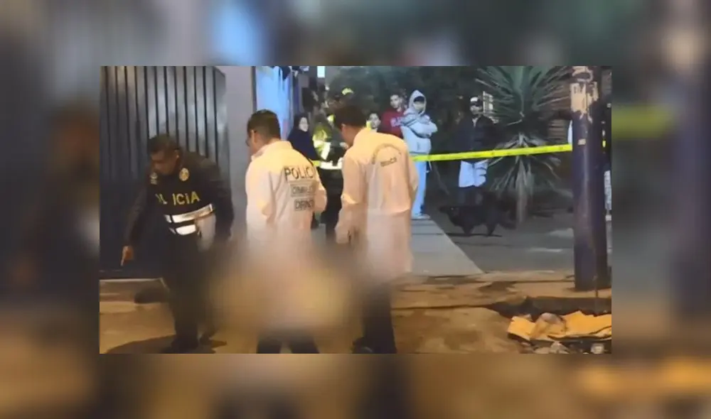 Peritos en Criminalística de la Dirincri llegaron hasta la escena del crimen. (Foto: Captura de video / América Televisión) Peritos en Criminalística de la Dirincri llegaron hasta la escena del crimen. (Foto: Captura de video / América Televisión)