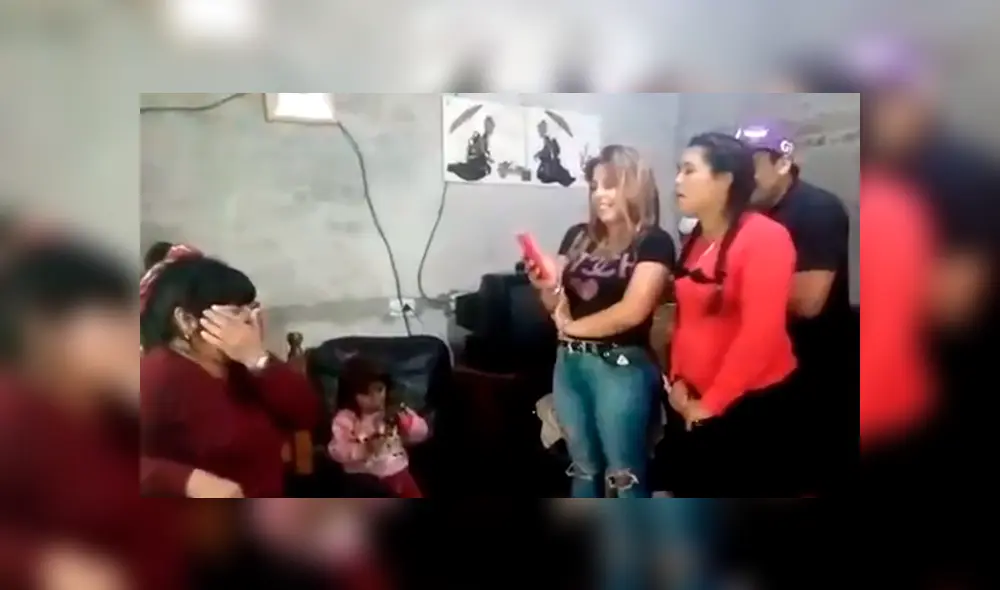 En YouTube, una señora quedó impactada con la conmovedora sorpresa que organizaron sus cinco hijos. En YouTube, una señora quedó impactada con la conmovedora sorpresa que organizaron sus cinco hijos.