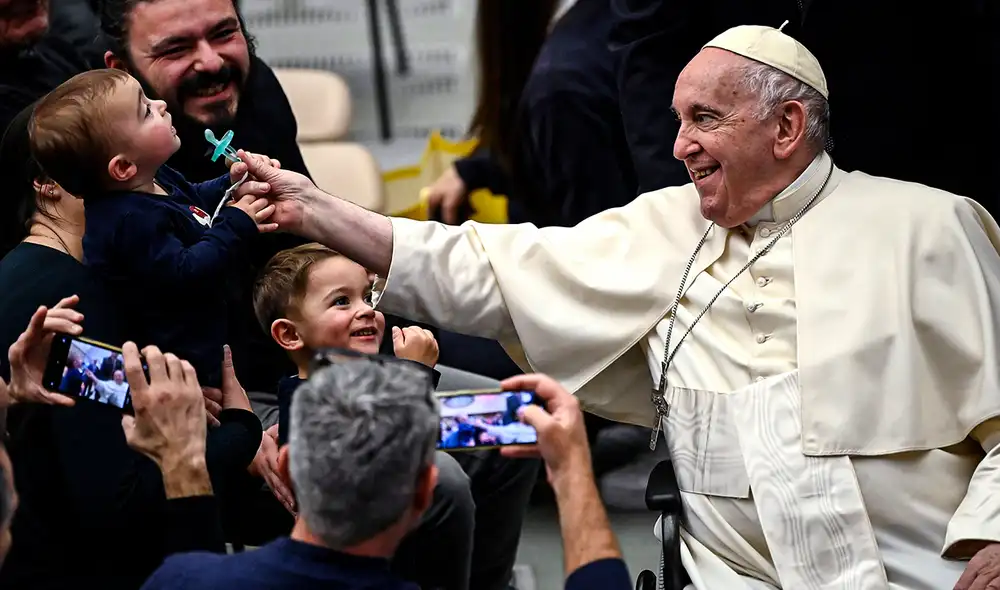 Según Francisco, entre el 42 y el 46 % de los abusos se producen en ámbito familiar o en el barrio, y se tapan. Foto: EFE