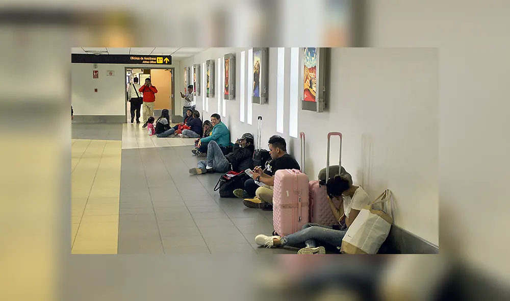 Varados. Varios pasajeros debieron esperar dos días para partir, ayer por la tarde.