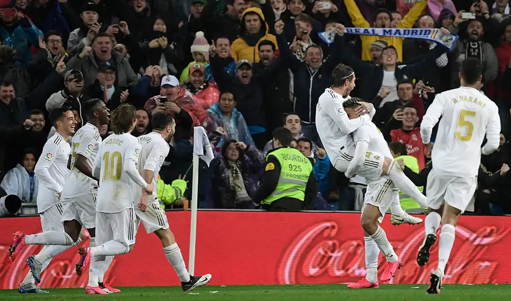 El equipo del Real Madrid festejando el gol de Mariano Díaz. | Foto: AFP El equipo del Real Madrid festejando el gol de Mariano Díaz. | Foto: AFP