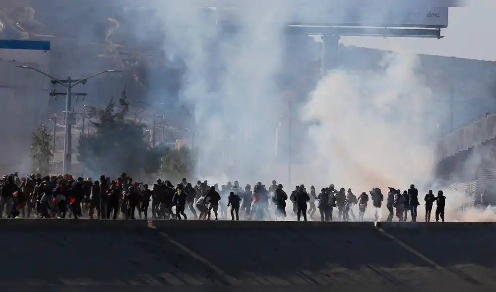 Caravana migrante en Tijuana: van deportando a 98, pero serían 500 | EN VIVO