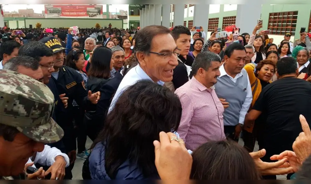 Chiclayo: Martín Vizcarra supervisó entrega de obras de colegio emblemático