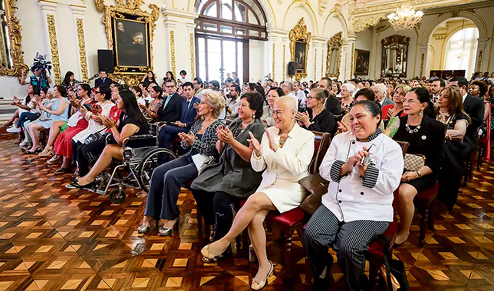 Reconocen a  14 mujeres por  ser un ejemplo  de trabajo