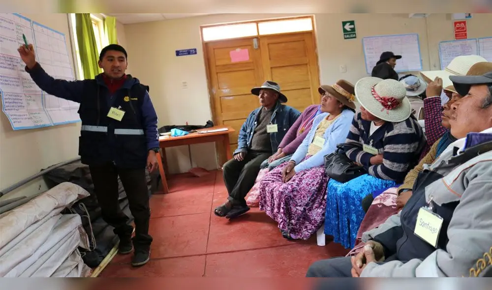 Taller de Senamhi a comuneros de Puno. Taller de Senamhi a comuneros de Puno.