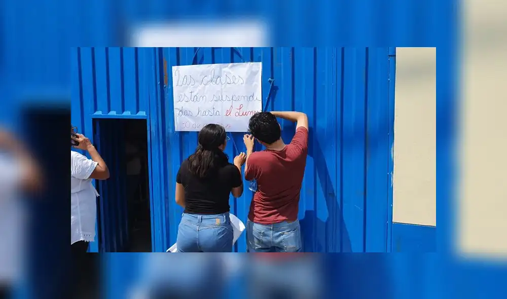 Al percatarse de la presencia de la prensa pegaron un cartel donde indicaban la suspensión de clases. Foto: URPI-GLR.
