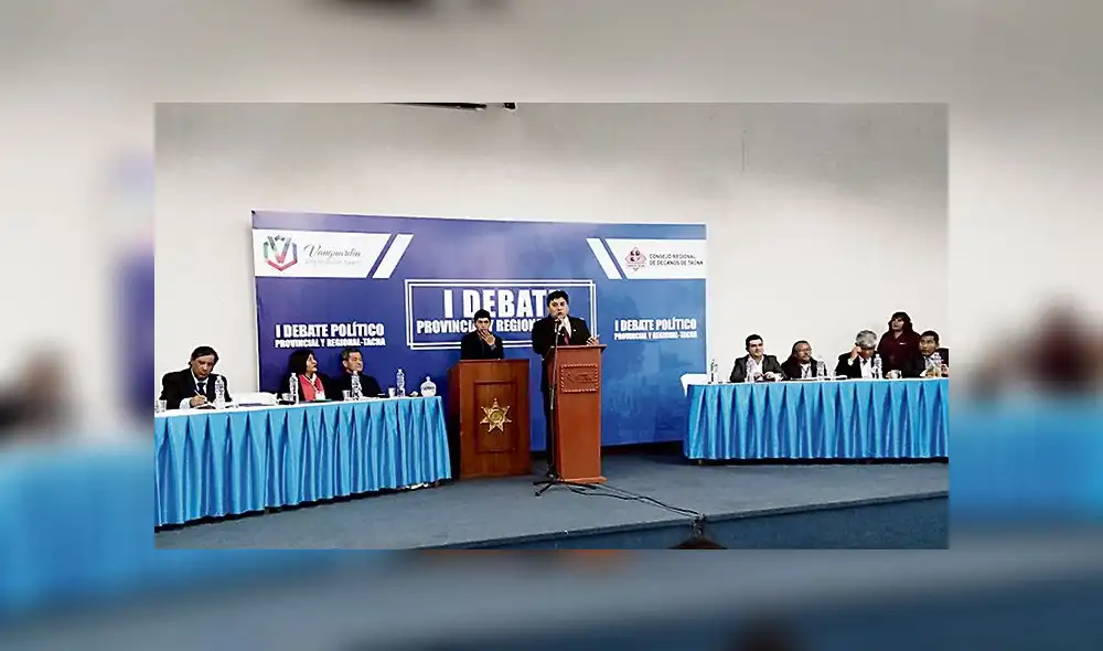 Candidatos a la alcaldía de Tacna exponen propuestas y se atacan