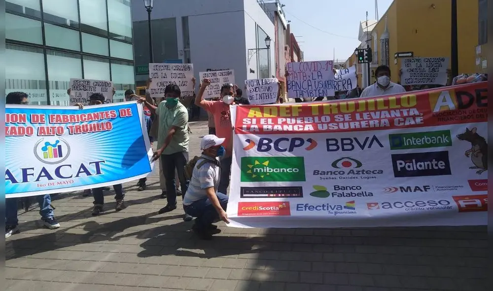 Hay deudas que los bancos vienen cobrando hasta 130% de intereses. Foto Jhony Carranza. Hay deudas que los bancos vienen cobrando hasta 130% de intereses. Foto Jhony Carranza.