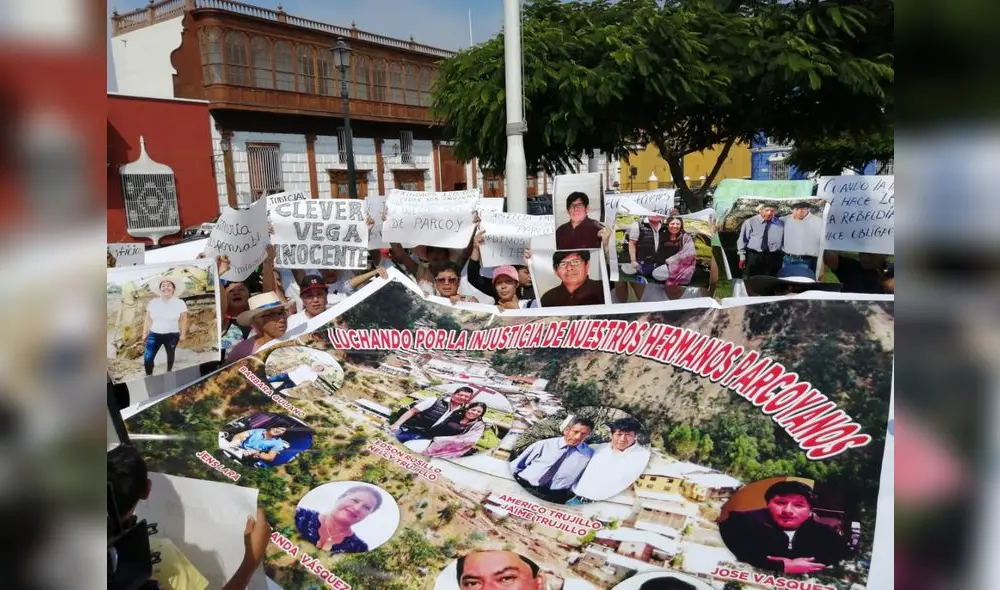 Familiares de mineros artesanales protestan para pedir su liberación Familiares de mineros artesanales protestan para pedir su liberación