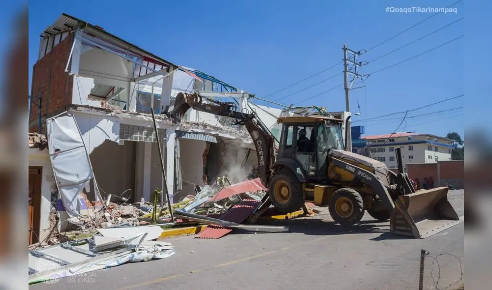 Derriban casa de dos pisos que invadió áreas verdes en Cusco