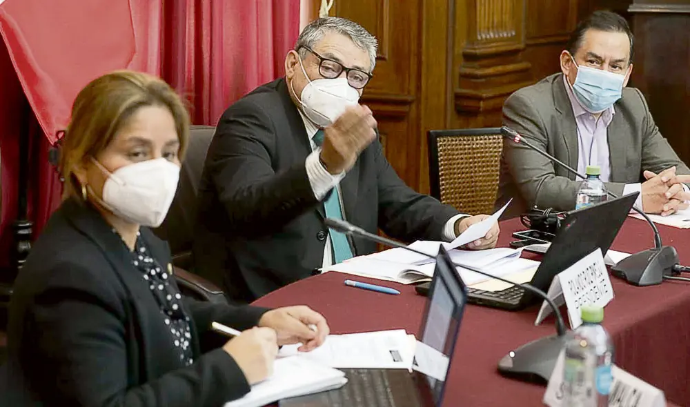 Críticas. Rolando Ruiz, cuestionado por débil transparencia.