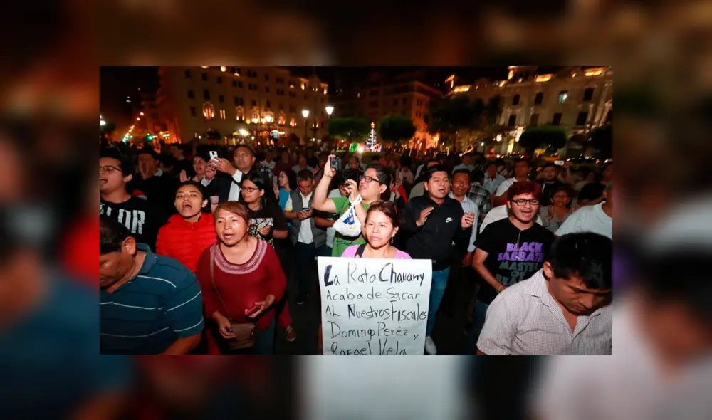 Marcha contra Pedro Chávarry en apoyo a Domingo Pérez y Vela
