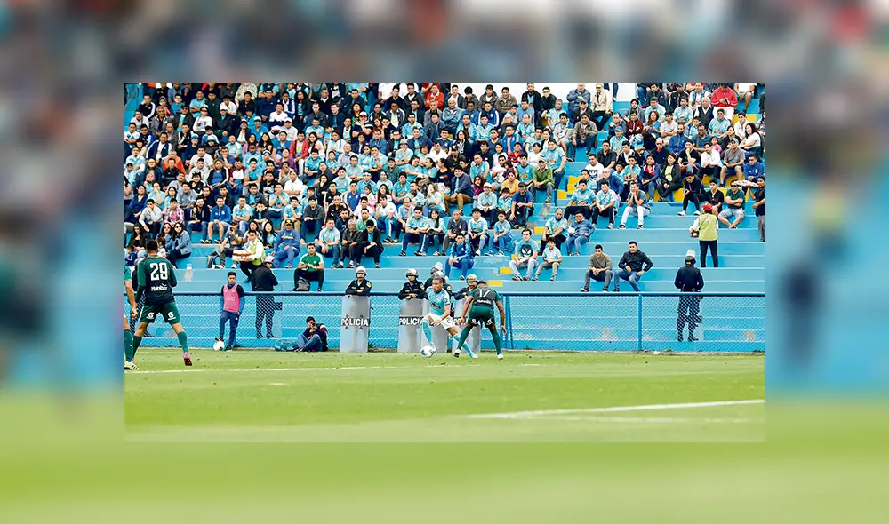 Cristal 4 - 0 Pirata FC: Los ‘rimenses’ golean y pisan los talones a los ‘cremas’ Cristal 4 - 0 Pirata FC: Los ‘rimenses’ golean y pisan los talones a los ‘cremas’