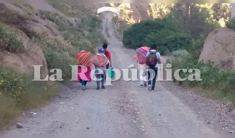 Ellos caminarán a pie por varios días para llegar hasta la provincia de Espinar desde la ciudad de Arequipa.