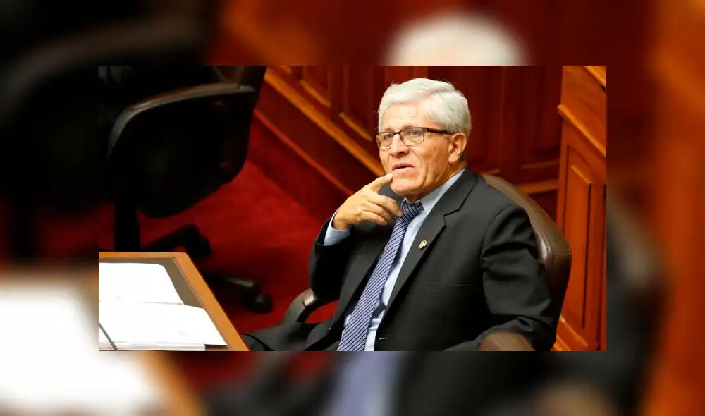 Jorge Castro formalizó su renuncia a la bancada del Frente Amplio 