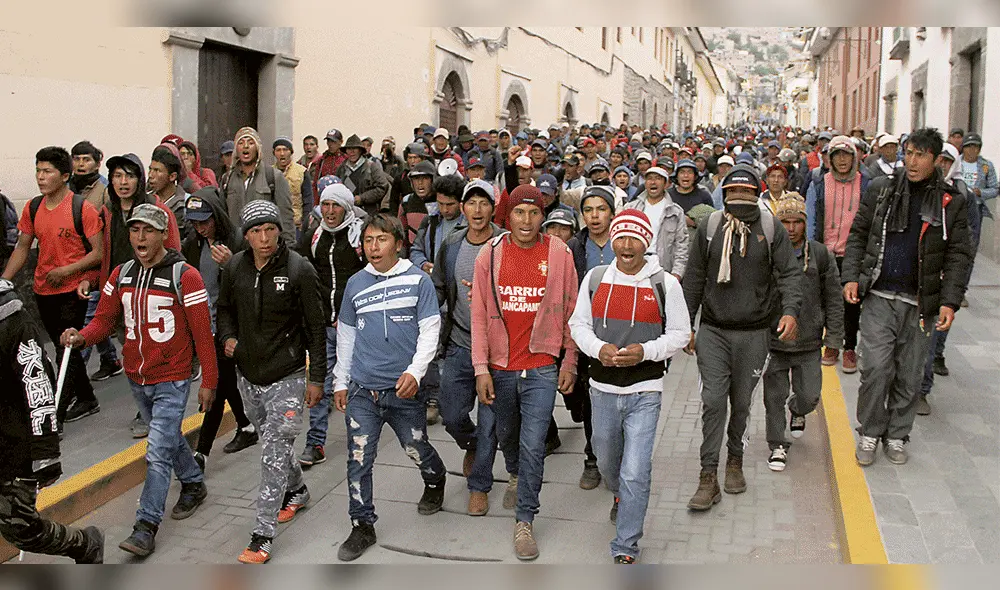 Dos muertos tras enfrentamiento de agricultores y PNP