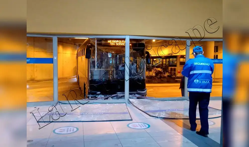 Reportan accidente en estación Central del Metropolitano. Foto: John Reyes / La República. Reportan accidente en estación Central del Metropolitano. Foto: John Reyes / La República.