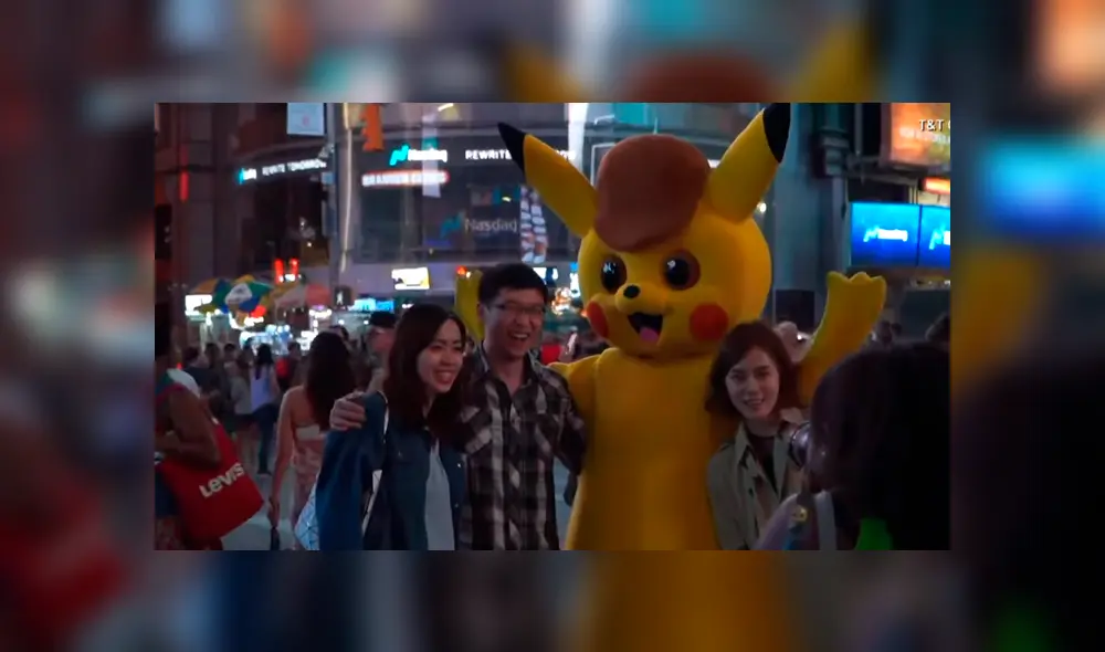En YouTube, un joven sorprendió a su pareja al vestirse de Pikachu para pedirle matrimonio.