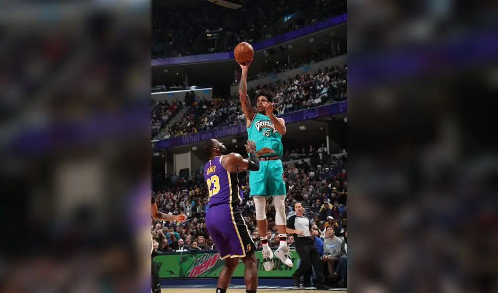 MEMPHIS, TN - NOVEMBER 23: Brandon Clarke #15 of the Memphis Grizzlies shoots the ball against the Los Angeles Lakers on November 23, 2019 at FedExForum in Memphis, Tennessee. NOTE TO USER: User expressly acknowledges and agrees that, by downloading and or using this photograph, User is consenting to the terms and conditions of the Getty Images License Agreement. Mandatory Copyright Notice: Copyright 2019 NBAE Joe Murphy/NBAE via Getty Images/AFP MEMPHIS, TN - NOVEMBER 23: Brandon Clarke #15 of the Memphis Grizzlies shoots the ball against the Los Angeles Lakers on November 23, 2019 at FedExForum in Memphis, Tennessee. NOTE TO USER: User expressly acknowledges and agrees that, by downloading and or using this photograph, User is consenting to the terms and conditions of the Getty Images License Agreement. Mandatory Copyright Notice: Copyright 2019 NBAE Joe Murphy/NBAE via Getty Images/AFP