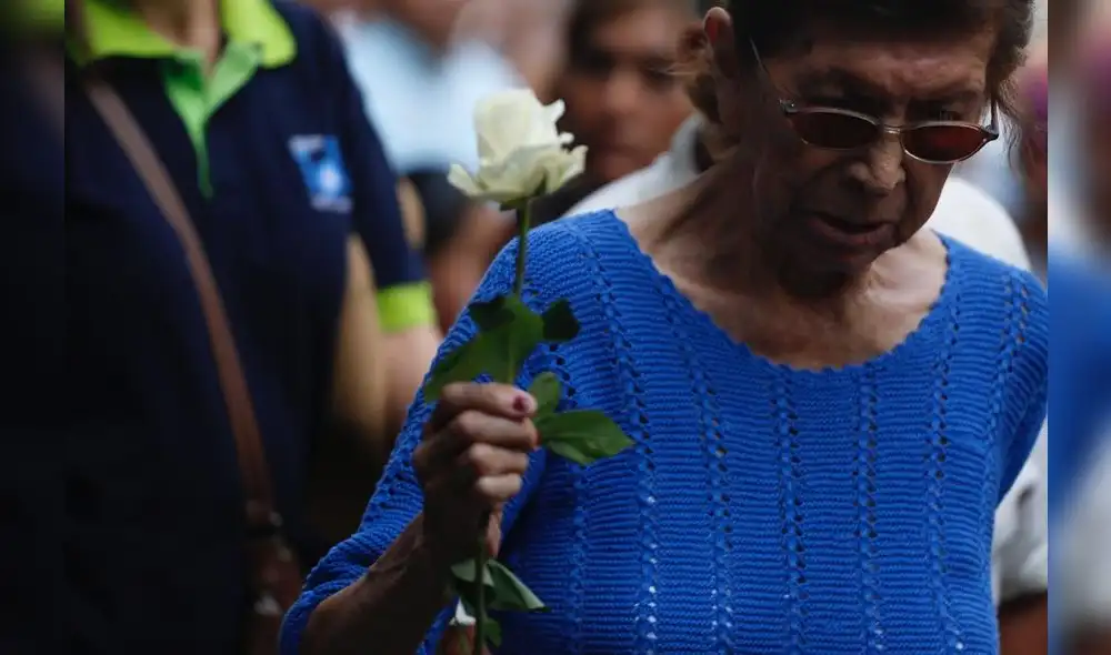 Largas colas para ingresar al velatorio de Alan García. [FOTOS]