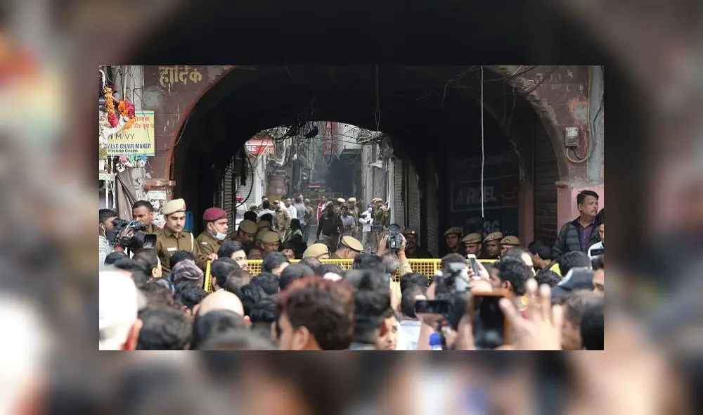 Al menos 58 personas fueron rescatadas del incendio. Foto: EFE Al menos 58 personas fueron rescatadas del incendio. Foto: EFE
