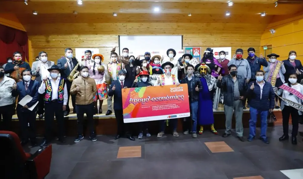 Ministro de Cultura resaltó que los actos de entrega son una forma de acercarse a la cultura en las regiones. Foto: Ministerio de Cultura Ministro de Cultura resaltó que los actos de entrega son una forma de acercarse a la cultura en las regiones. Foto: Ministerio de Cultura