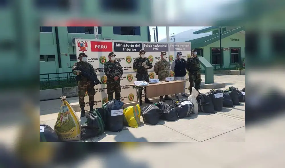 Se incautó 400 kilos de alcaloide de cocaína, armas de fuego, municiones, así como dos toneladas de acetonas, 50 kilos de ácido sulfámico, herramientas y utensilios para la producción de estupefacientes. (Foto: Frente Policial Vraem)