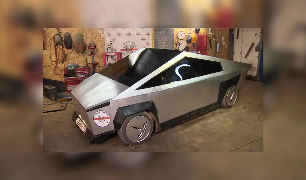 'Cybertruck' ruso es ofrecido en línea pese a que el diseño original de Elon Musk aún no sale a la venta. Foto: Difusión 'Cybertruck' ruso es ofrecido en línea pese a que el diseño original de Elon Musk aún no sale a la venta. Foto: Difusión