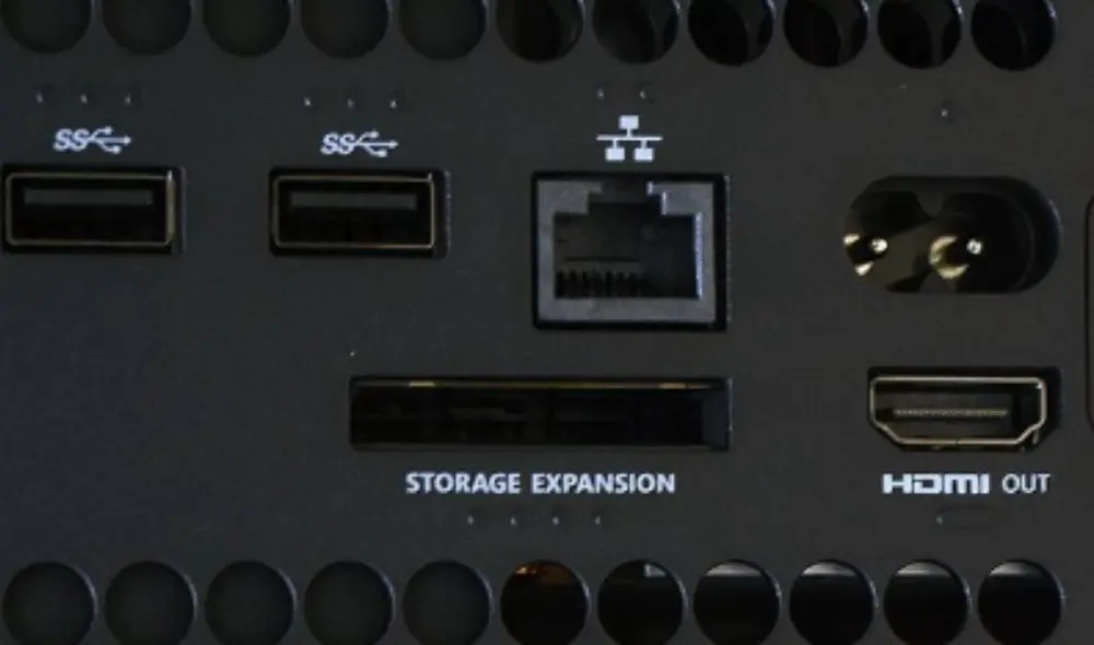 Los patrones que acompañan a los puertos de entrada en la parte posterior de la Xbox Series X ayudará a personas ciegas con el cableado. Foto: Twitter