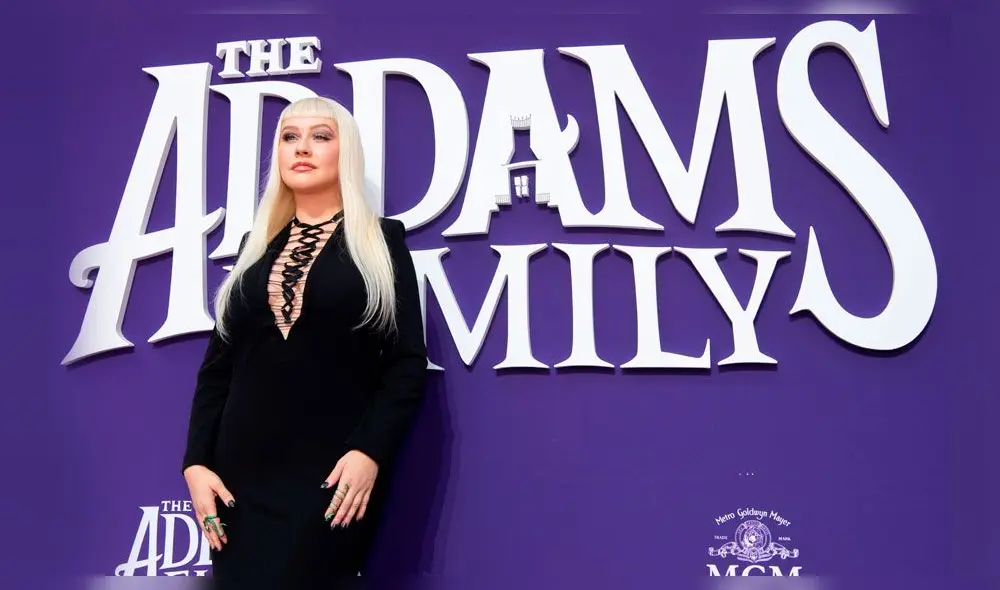 Karol G estrenó nuevo look junto a Christina Aguilera [VIDEO]