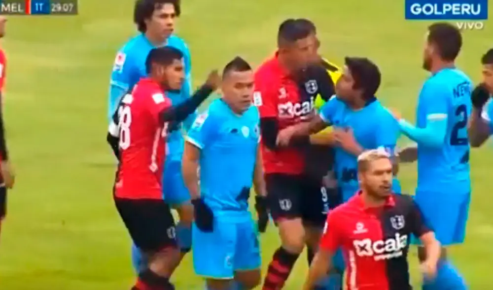 Reimond Manco perdió los papeles y casi arma una pelea en el partido. Foto: GOLPERÚ Reimond Manco perdió los papeles y casi arma una pelea en el partido. Foto: GOLPERÚ