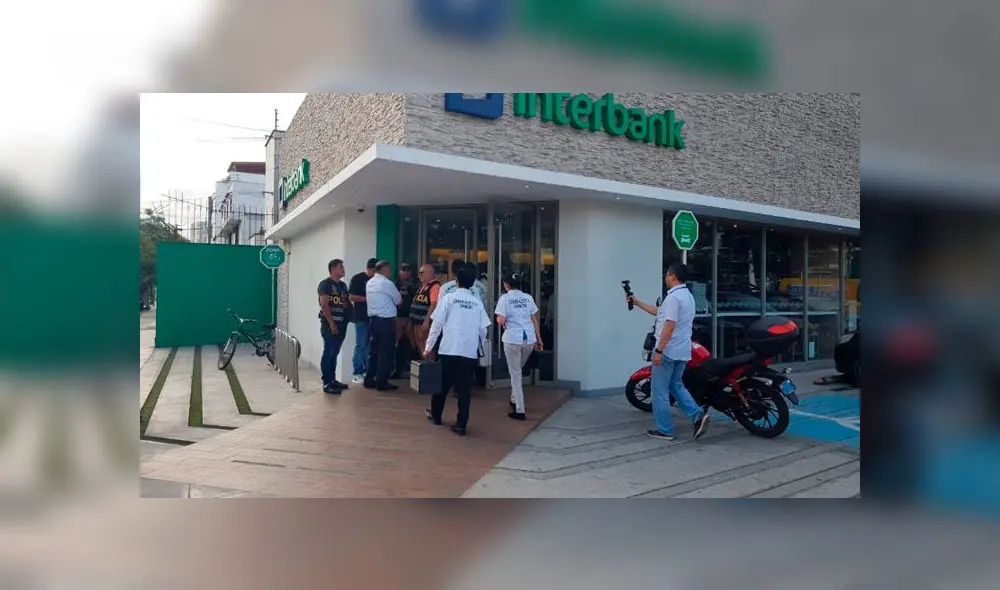 Facinerosos irrumpieron en la agencia bancaria al momento en que cambista depositaba 10 mil dólares.. (Foto: La República)