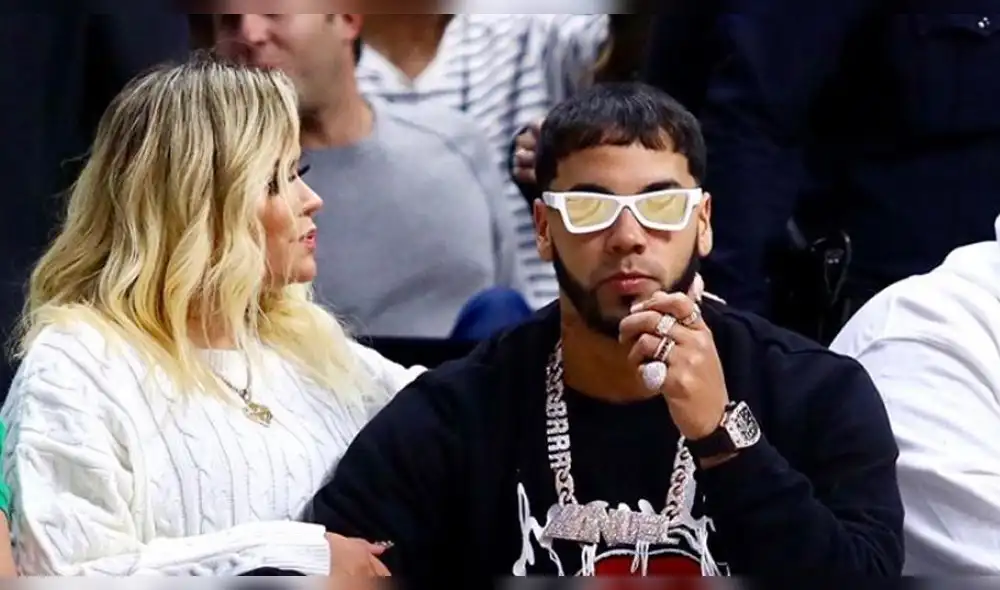 Anuel AA ostenta 4 relojes y es criticado por usuarios de las redes
