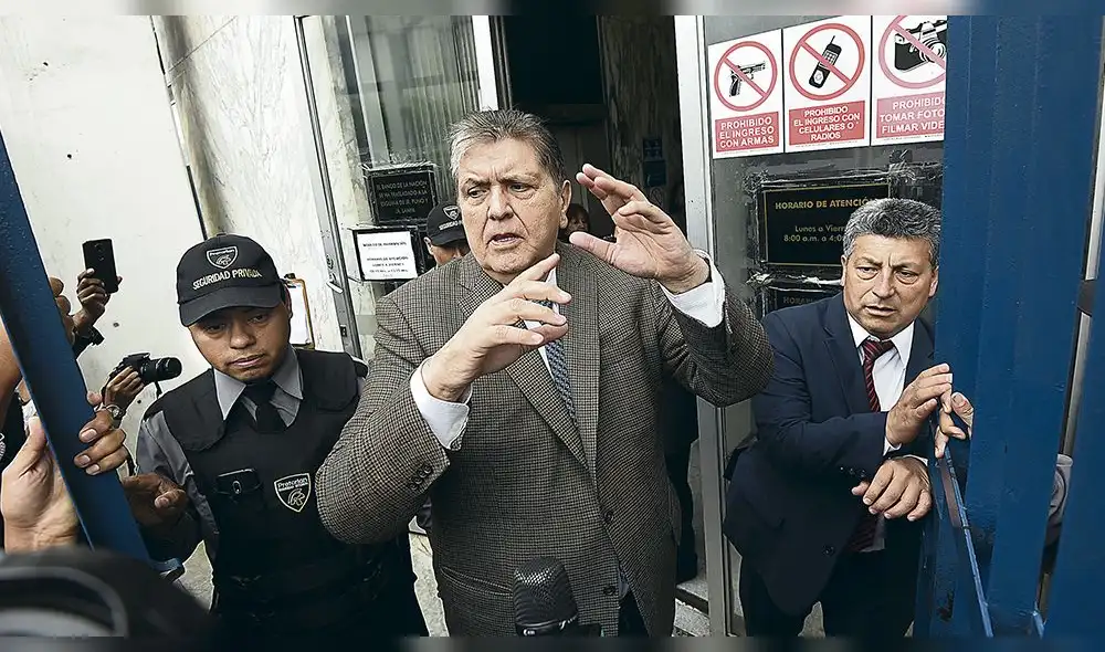 Fiscalía pide que se impida salir del país a García, y este se allana