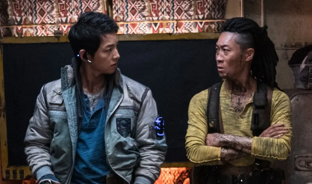 Desliza para ver más fotos de Song Joong Ki en Space sweepers. Foto: Merry Christmas Entertainment Desliza para ver más fotos de Song Joong Ki en Space sweepers. Foto: Merry Christmas Entertainment