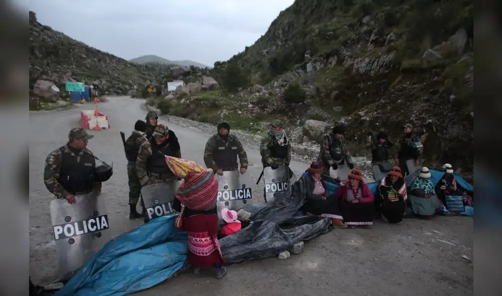 Fuerabamba retoma cierre de vía que conduce a mina