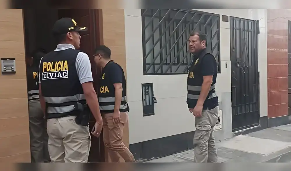 Agentes de la Diviac entrando a la casa de Sarratea, cuyo dueño es Segundo Alejandro Sánchez Sánchez. Foto: difusión Agentes de la Diviac entrando a la casa de Sarratea, cuyo dueño es Segundo Alejandro Sánchez Sánchez. Foto: difusión