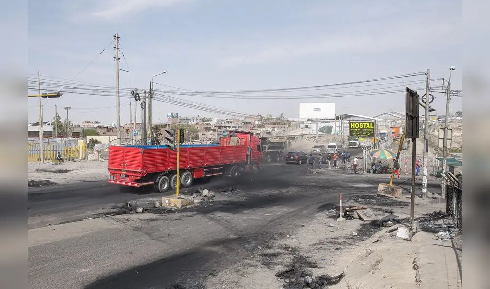 Unidades de carga pesada ingresan a la ciudad. Foto: Rodrigo Talavera/ LR